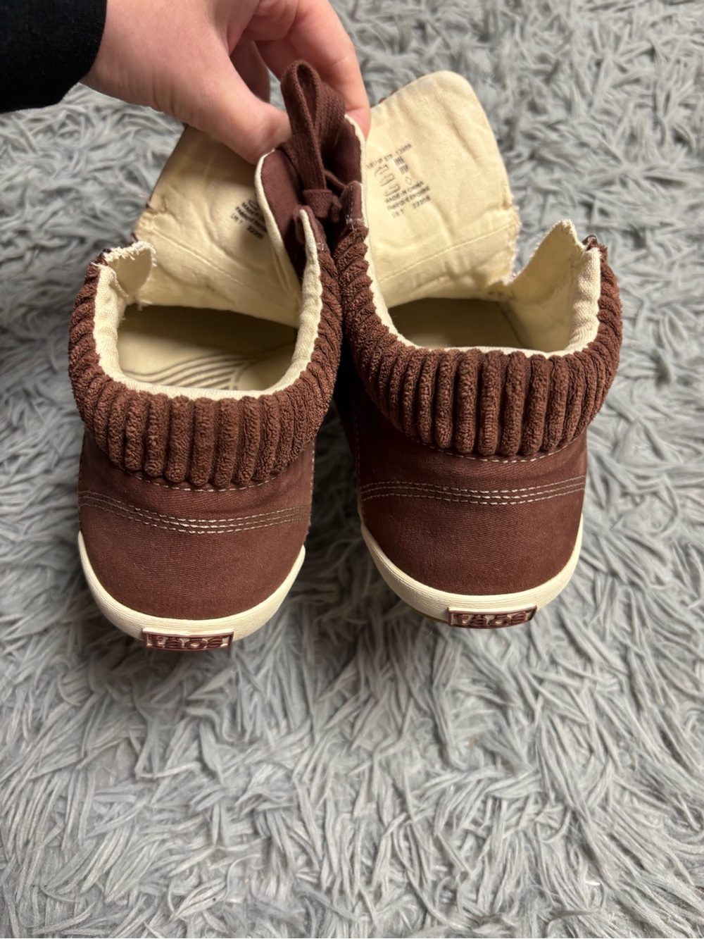 Taos Footwear Women's Startup Sneaker in the Cappuccino Distressed - Picture 10 of 15